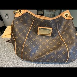 Louis Vuitton Galleria PM Monogram